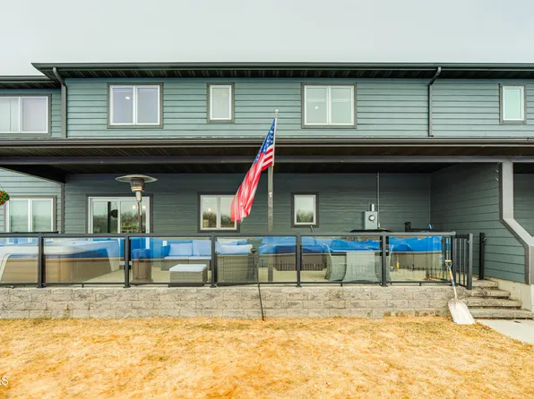1331 Bayview Ct, Bismarck, ND 58504
