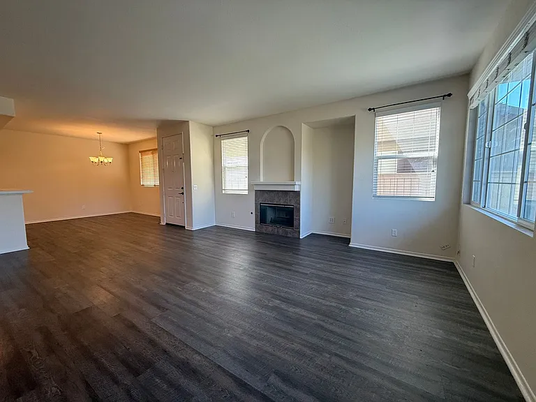 1357 Burgundy Dr — Photo 16