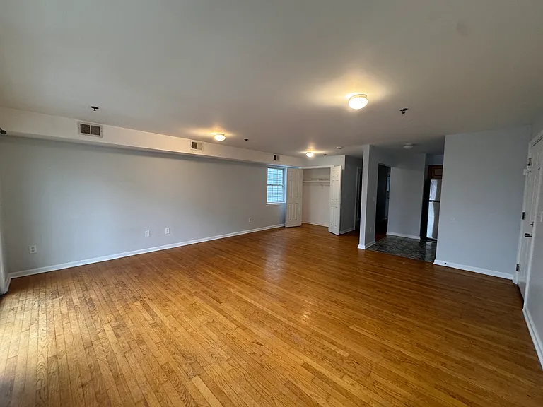17 Norfolk St #2 — Photo 8