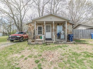 302 S Country Club Rd, Siloam Springs, AR 72761