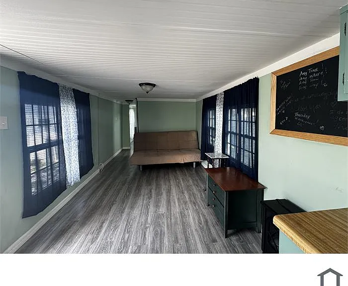 5480 42nd St N #10 — Photo 3