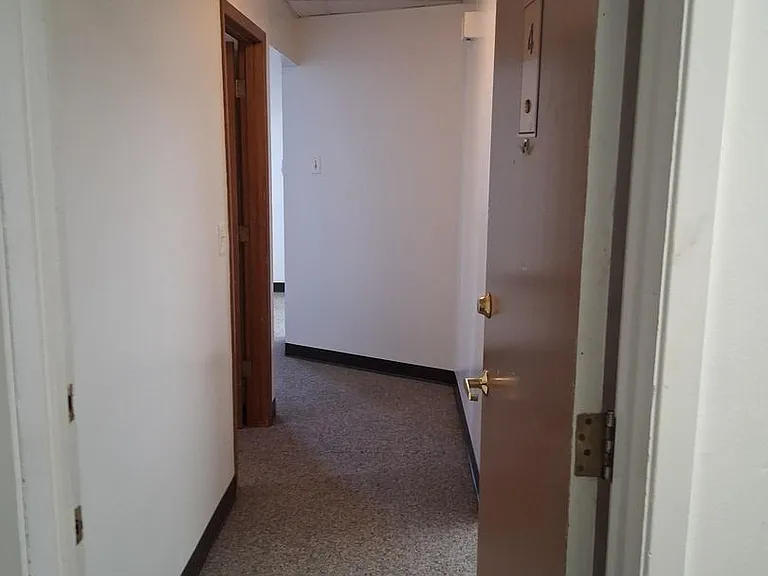 2202 Broadway St — Photo 4