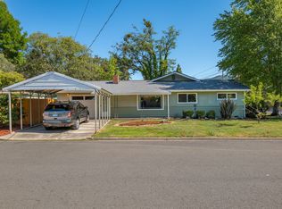 902 NW Sunset Dr, Grants Pass, OR