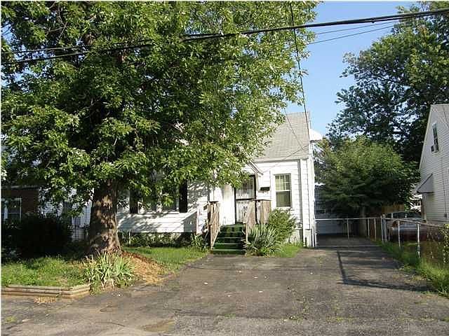2nd image of 1295 Springdale Dr