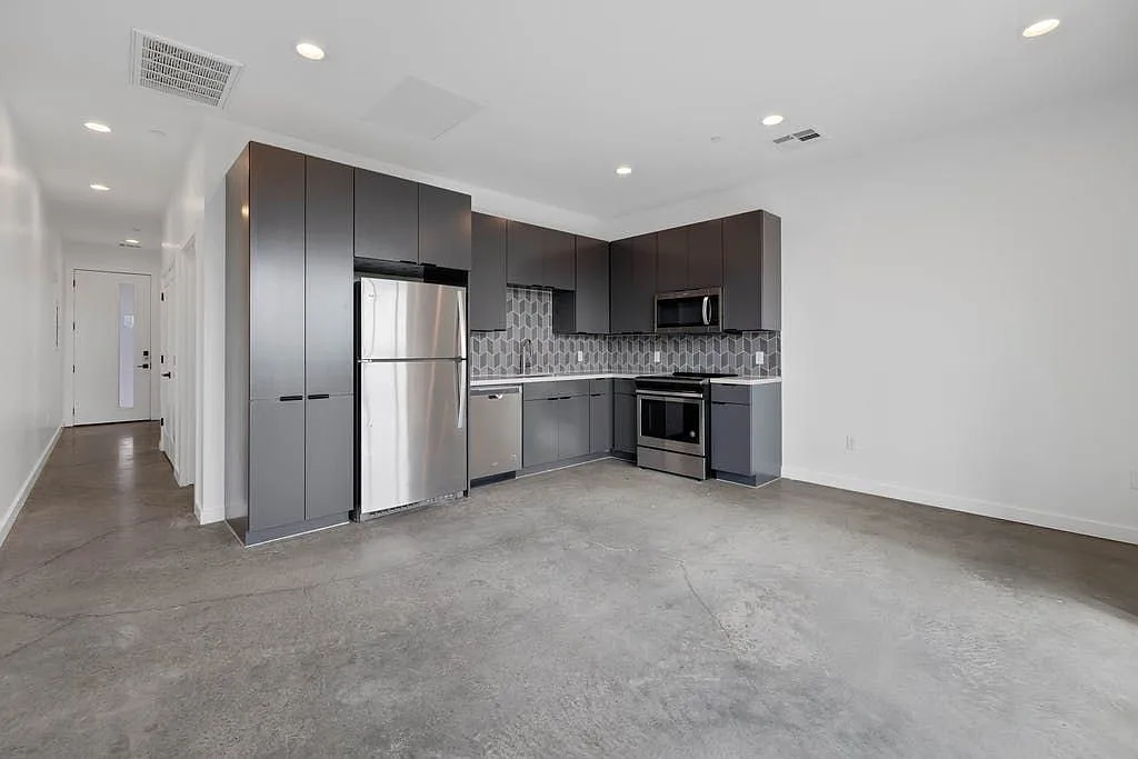 1 bed, 684 sqft, $1,595 — Photo 3