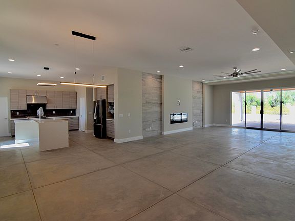 3rd image of 414 N Heritage Point Pl
