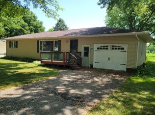 605 N 4th St, Bricelyn, MN 56014