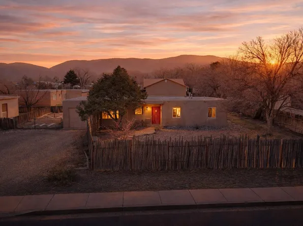 1117 Gusdorf Rd, Taos, NM 87571