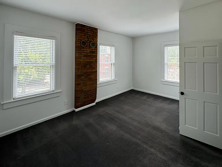 561 S 5th St — Photo 16