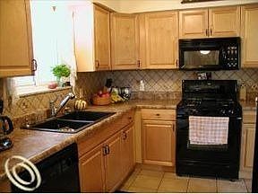 3rd image of 4081 Loch Dr