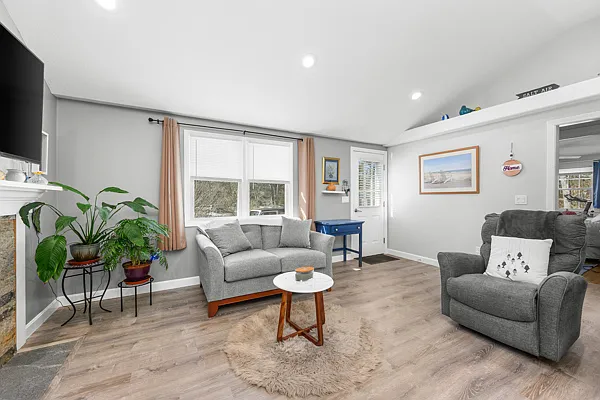 16 Hazelwood Rd — Photo 5