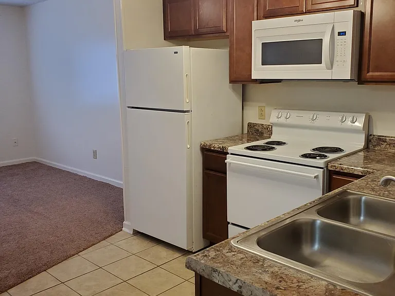 222 Easy St — Photo 2