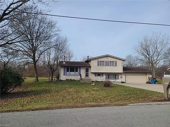3rd image of 3803 N Sunnyfield Dr
