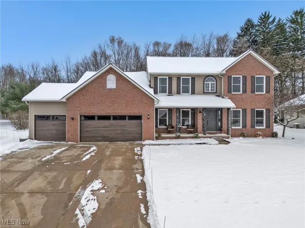 700 Stone Crossing St NE, Canton, OH 44721