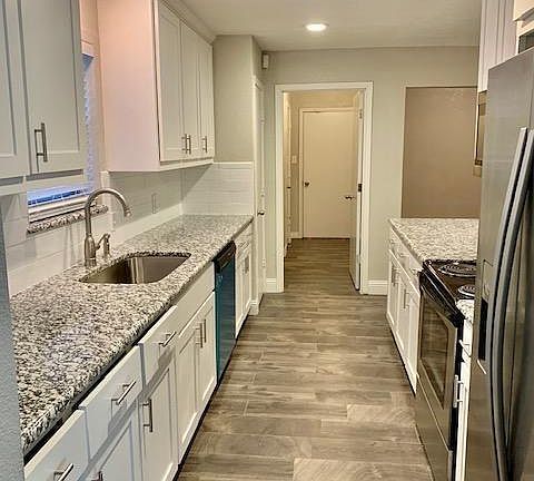4th image of 2711 Maceo Cir
