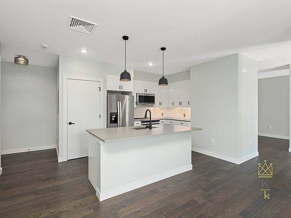 2nd image of 54 Auburn St #200