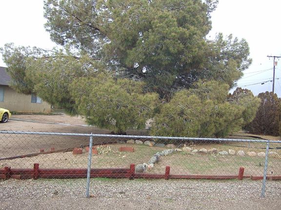 3rd image of 16370 Manzanita St