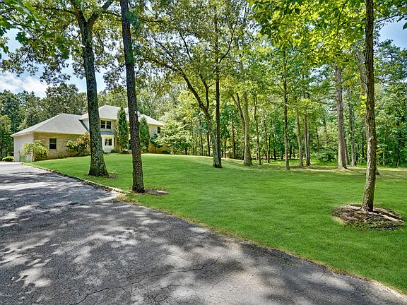 4th image of 20 Pine Dr