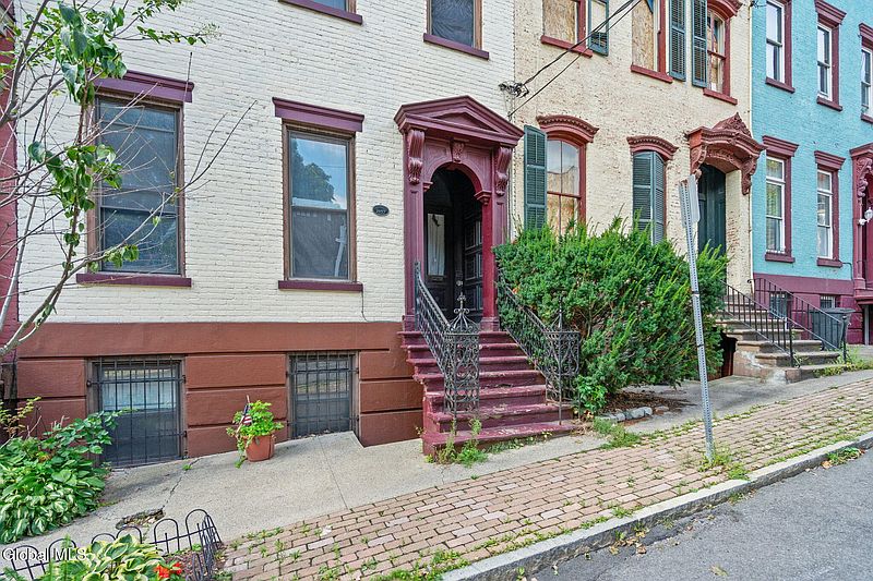 4th image of 28 1st Street