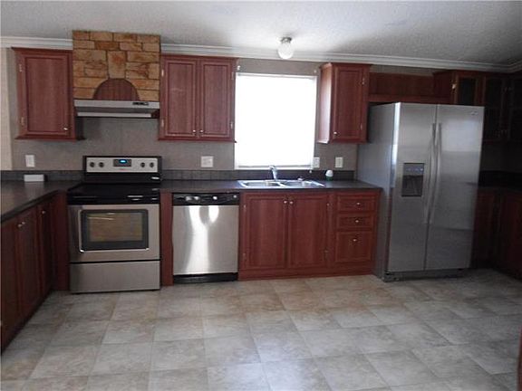 2nd image of 606 Gifford St