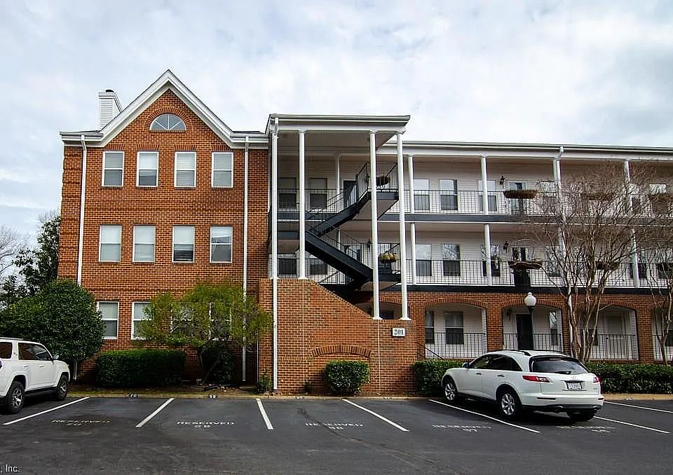 1st image of 201 Westover Ave APT 301