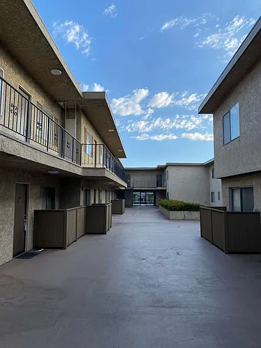 18375 Collins St Photo 1
