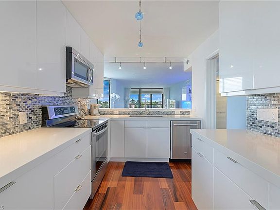 4th image of 10562 Gulf Shore Dr APT 401