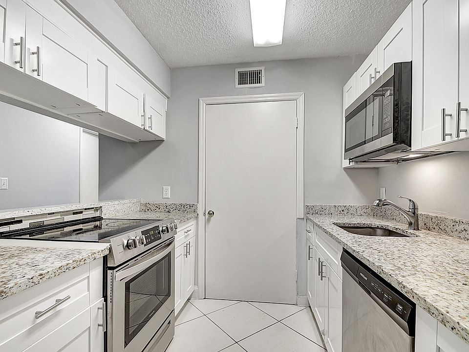 BOYNTON LANDINGS CONDOMINIUMS 2305 N Congress Ave Boynton Beach FL