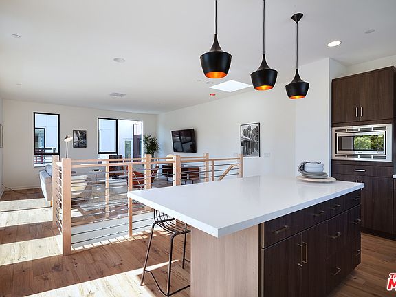 4th image of 1427 Center Ln