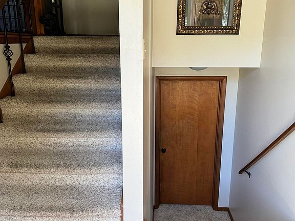 2nd image of 6 Belmont Dr