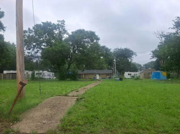 2522 SE Illinois Ave, Topeka, KS 66605