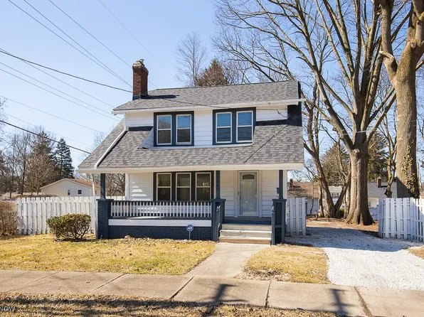 1082 S Hawkins Ave, Akron, OH 44320