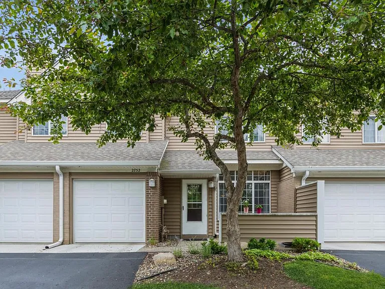 2752 Autumnwood Ln — Photo 2