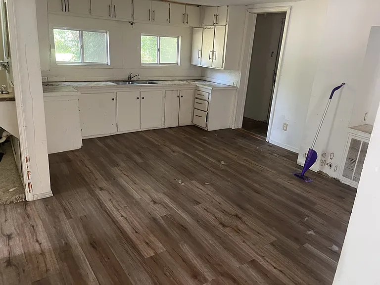 319 N G St — Photo 21