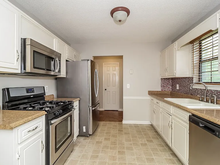 3240 Beaver Dr — Photo 7