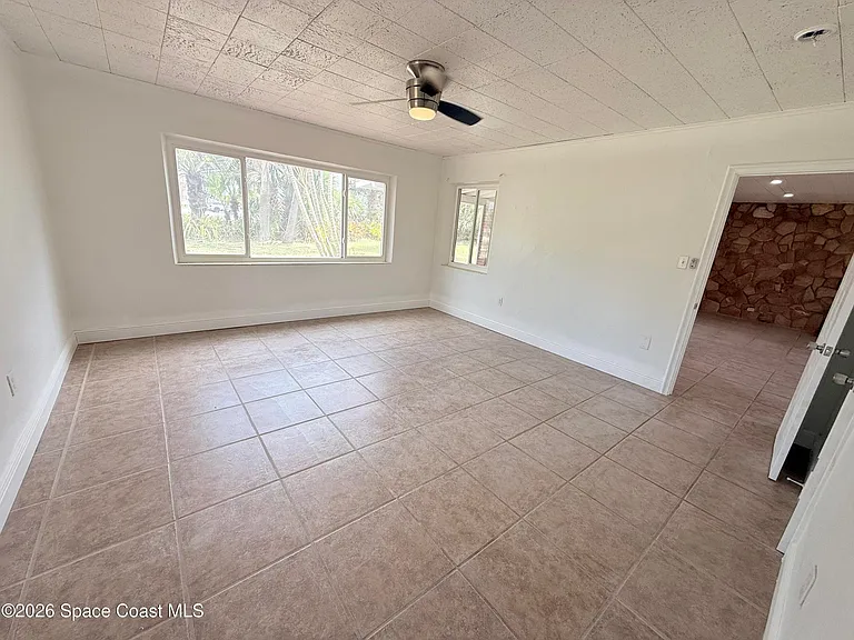 100 Tampa Ave — Photo 3