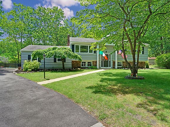 4th image of 435 Colleen Ct