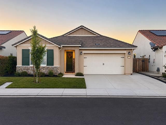1st image of 2119 Satinleaf Dr