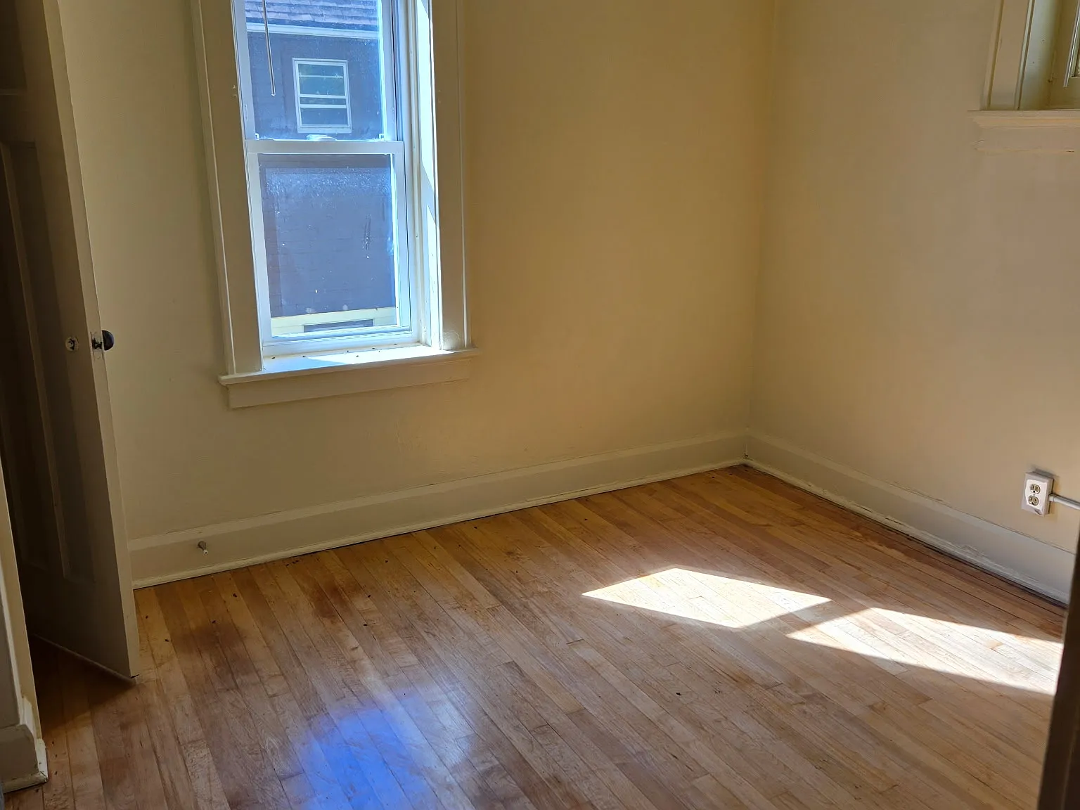 2 bed, 1000 sqft, $1,250 — Photo 3