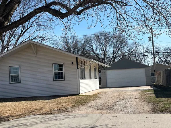927 S Lincoln Ave, Hastings, NE 68901