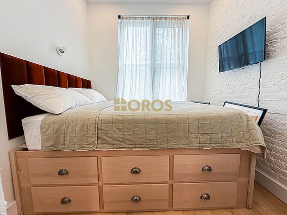 4th image of 322 E 11th St Floor 1
