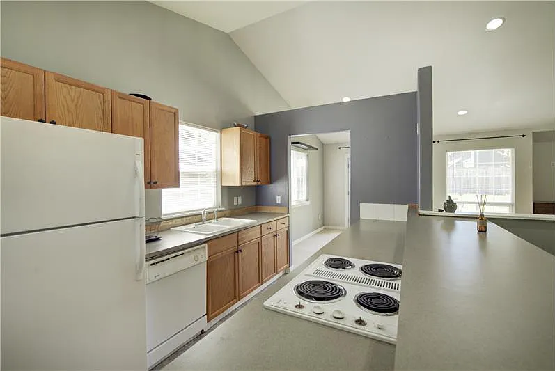 3 bed, 1280 sqft, $3,495 — Photo 3