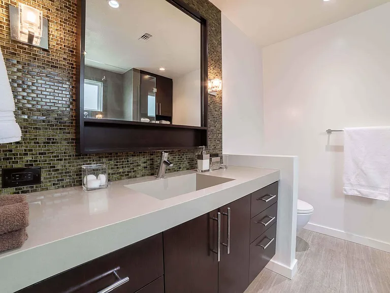 1521 Steinhart Ave — Photo 15
