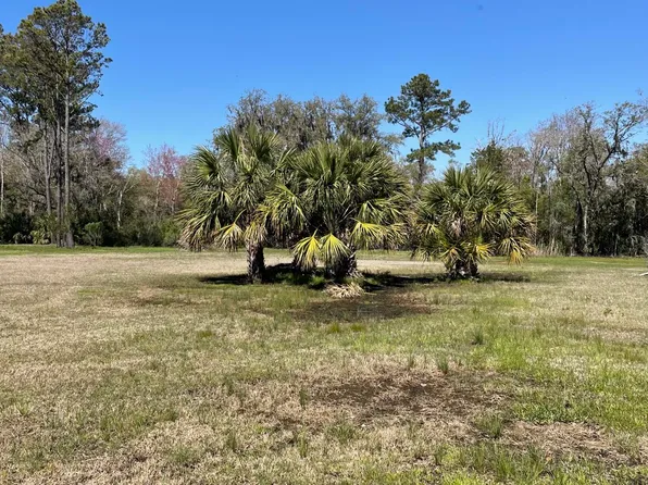 38 Meadowbrook Dr S, Ladys Island, SC 29907