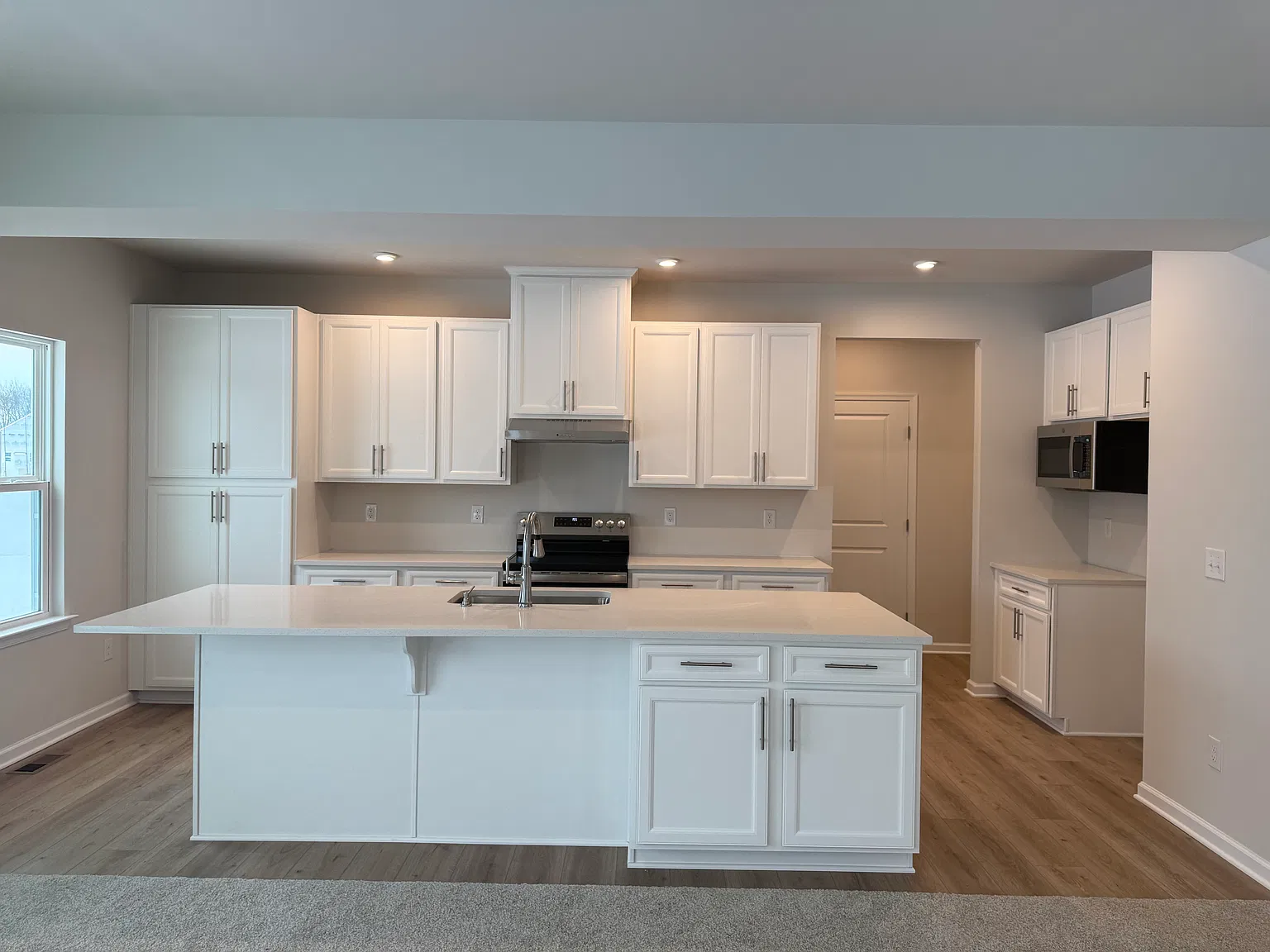 7 bed, 2775 sqft, $895 — Photo 4