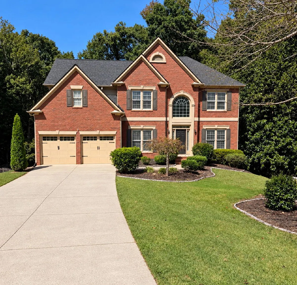 4 bed, 2.5 bath, 2795 sqft, $3,400 — Photo 1