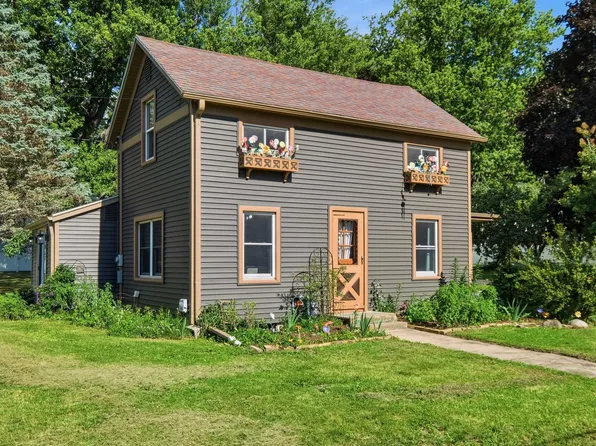 3 E Whitechapel St, Mazomanie, WI 53560