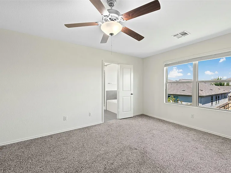 513 Circle Way — Photo 4