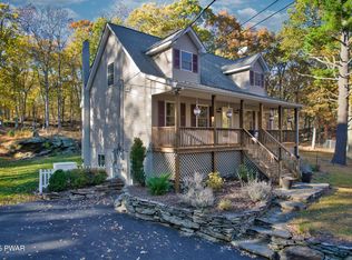 121 Johnsons Dr, Dingmans Ferry, PA 18328