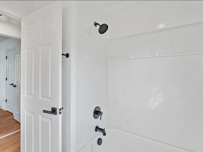 1124 Jackson St — Photo 17